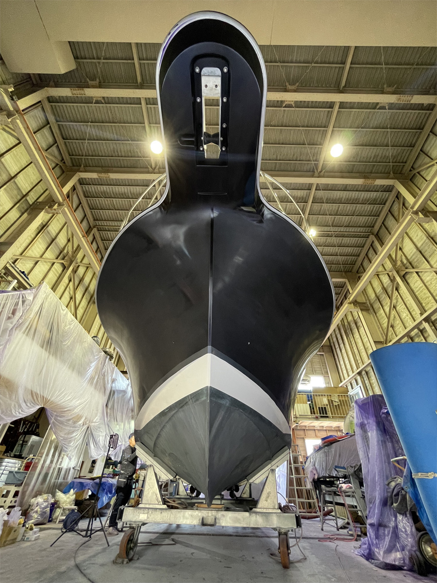 全天候型の修理工場を完備